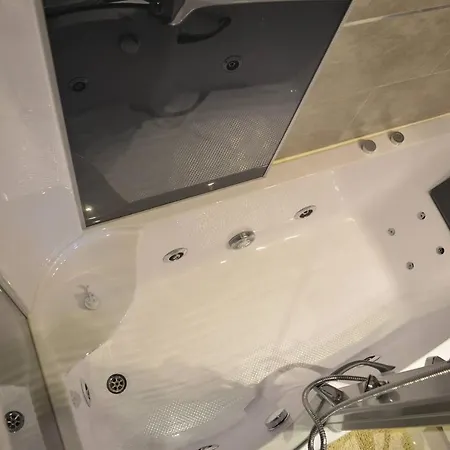 Casa Nanonu, Piso De Lujo 3dormitorios 2banos, En Casco Historico *